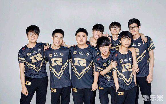 何球队的中 何球队的中